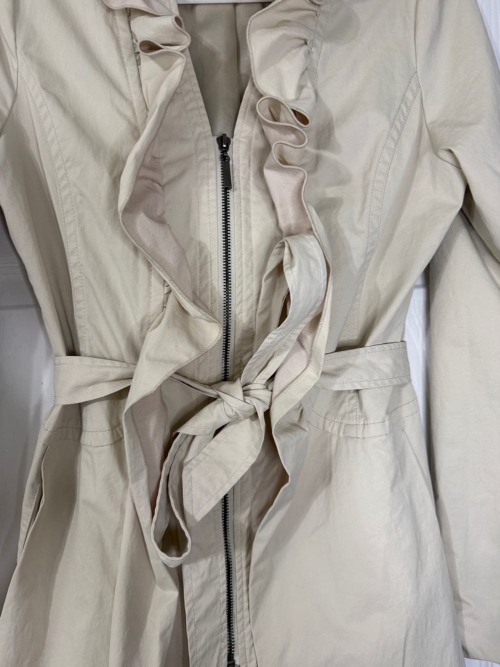 Willi Smith Light Beige Ruffle-Front Trench Coat‎ - Picture 4 of 5